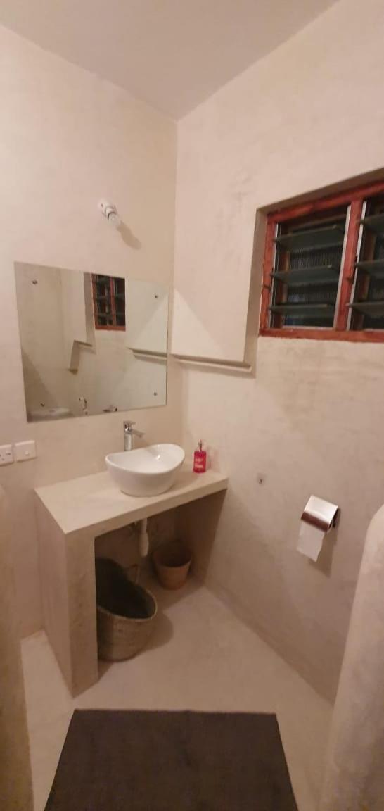 Kaleb'S Beachfront Serviced Studio Apartments Malindi Exterior foto