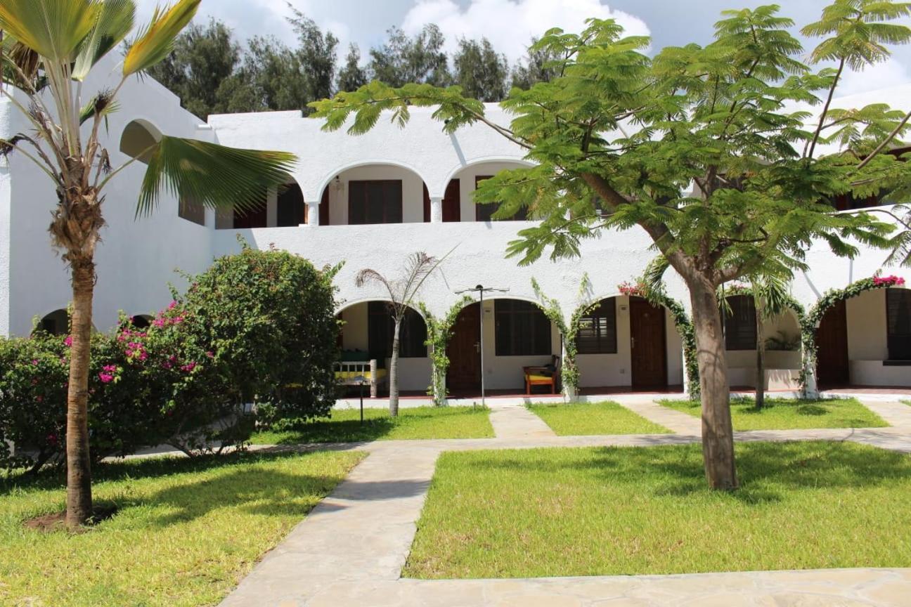 Kaleb'S Beachfront Serviced Studio Apartments Malindi Exterior foto