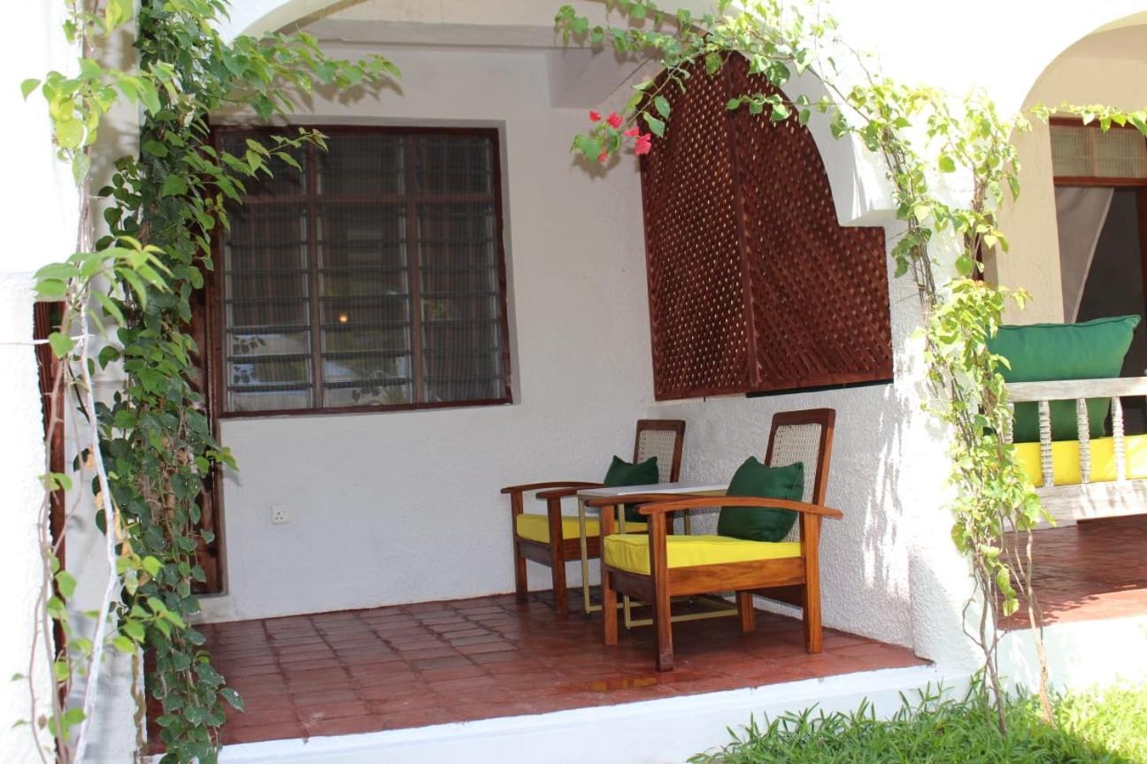 Kaleb'S Beachfront Serviced Studio Apartments Malindi Exterior foto