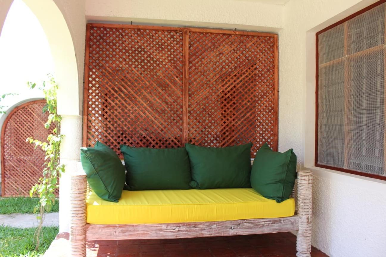 Kaleb'S Beachfront Serviced Studio Apartments Malindi Exterior foto