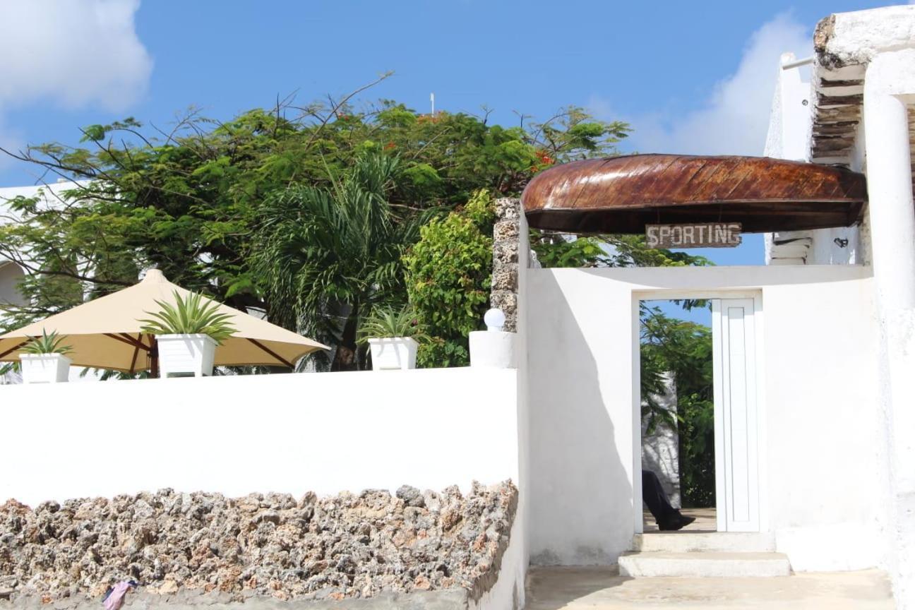 Kaleb'S Beachfront Serviced Studio Apartments Malindi Exterior foto