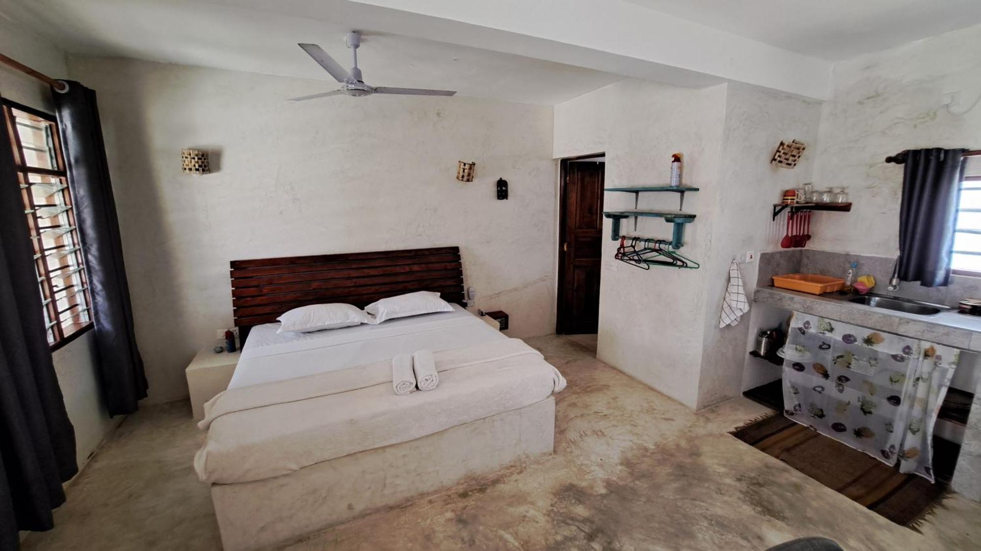 Kaleb'S Beachfront Serviced Studio Apartments Malindi Exterior foto