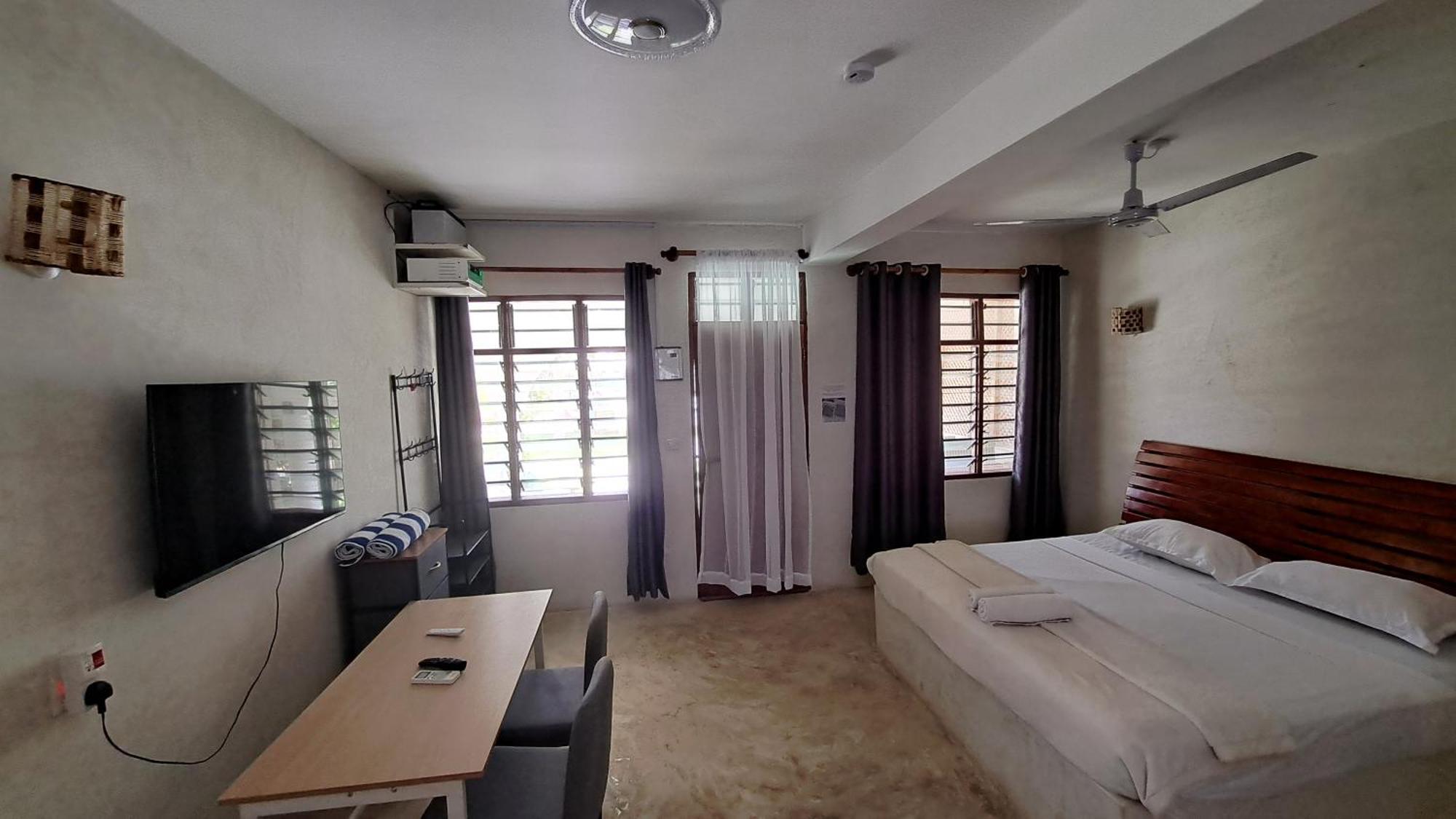 Kaleb'S Beachfront Serviced Studio Apartments Malindi Exterior foto