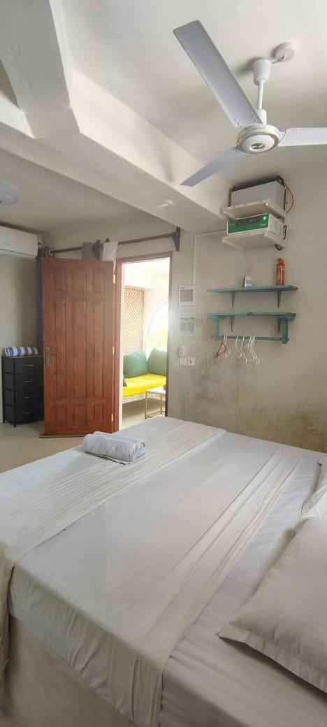 Kaleb'S Beachfront Serviced Studio Apartments Malindi Exterior foto