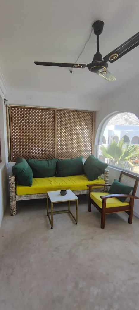Kaleb'S Beachfront Serviced Studio Apartments Malindi Exterior foto